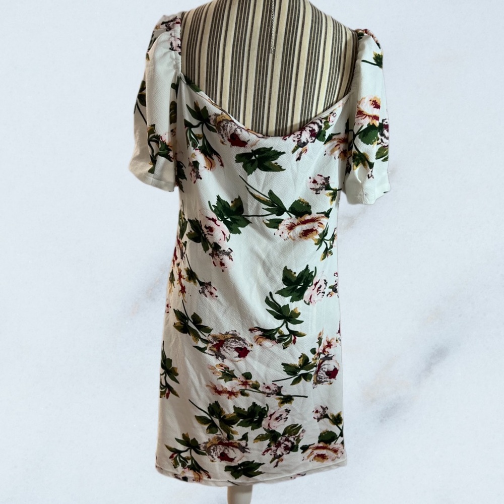 🆕 PLUS RUCHED FLORAL PRINT DRESS - Picture 4 of 5